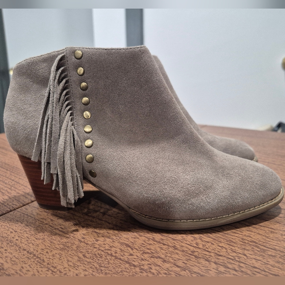 EUC Vionic Suede Leather Fringed Booties
